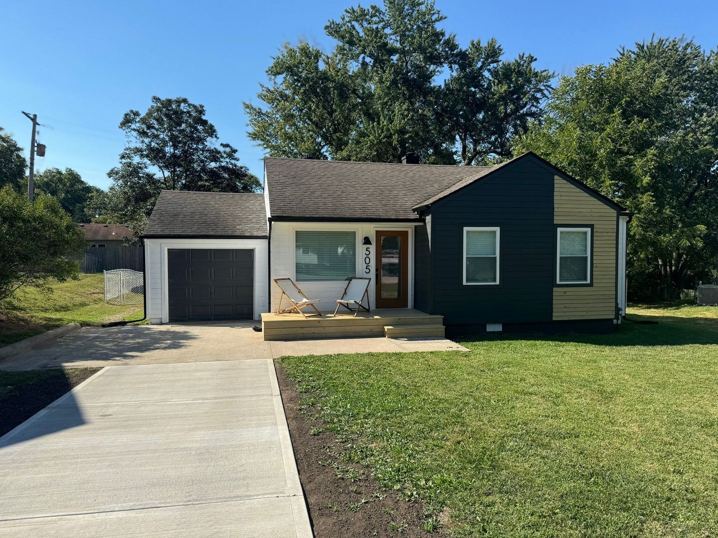 Lees Summit House: 505 NW Holly Ln