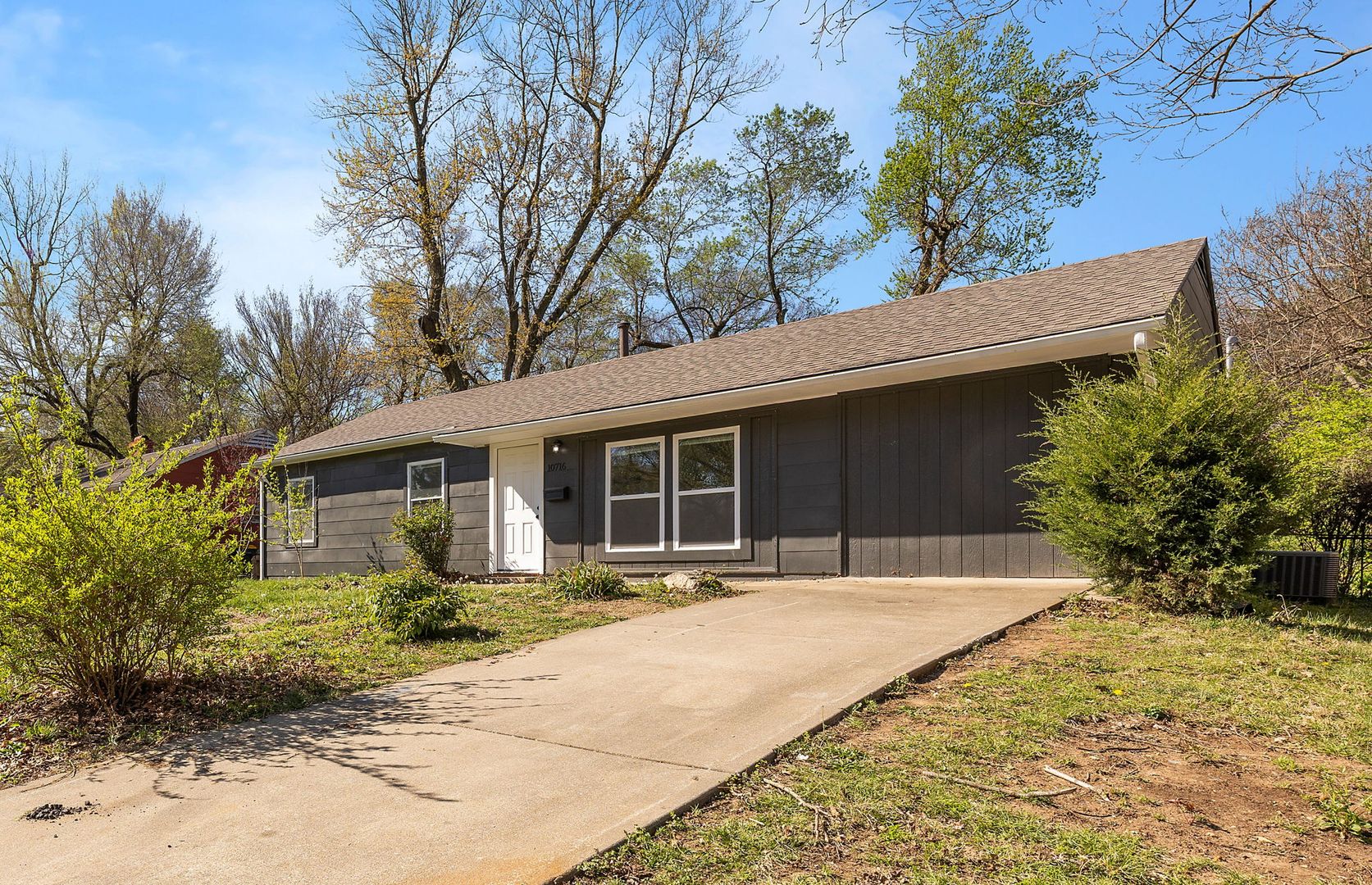 Kansas City House: 10716 Ewing Ave