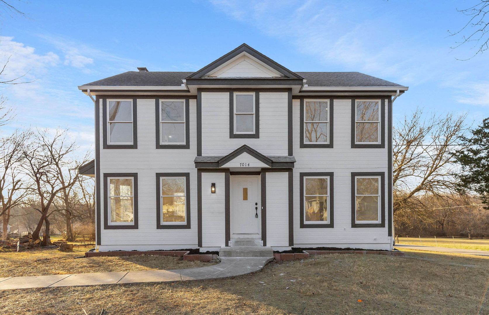 Pleasant Valley House: 7014 N Brookside Rd