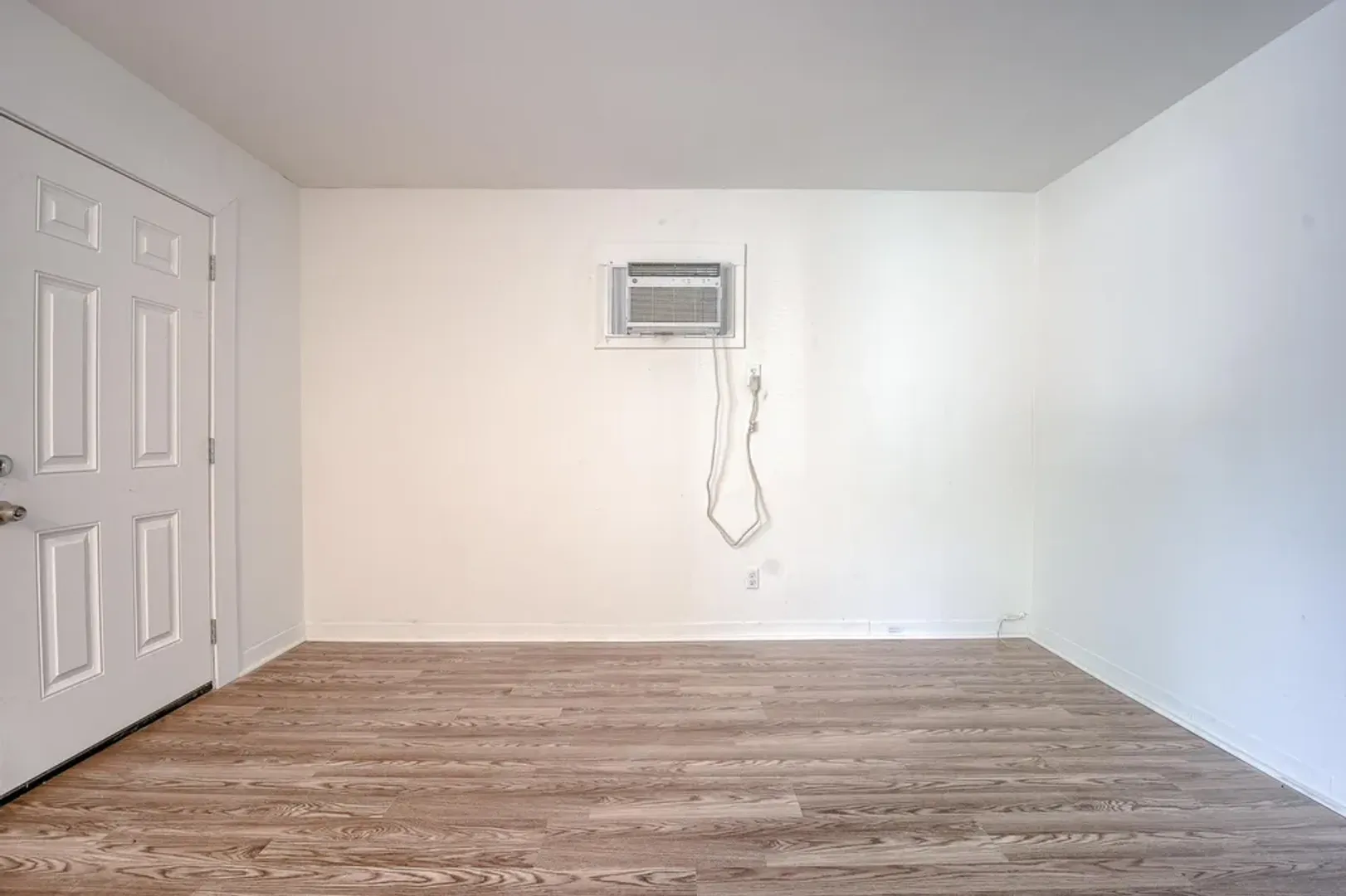 Grandview Apartment: 15216 Bellaire Ave