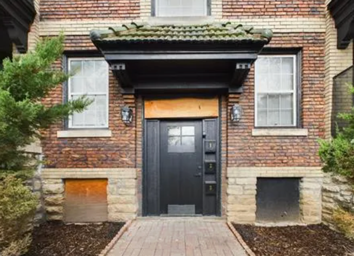 Kansas City Apartment: 1106 E 40th St