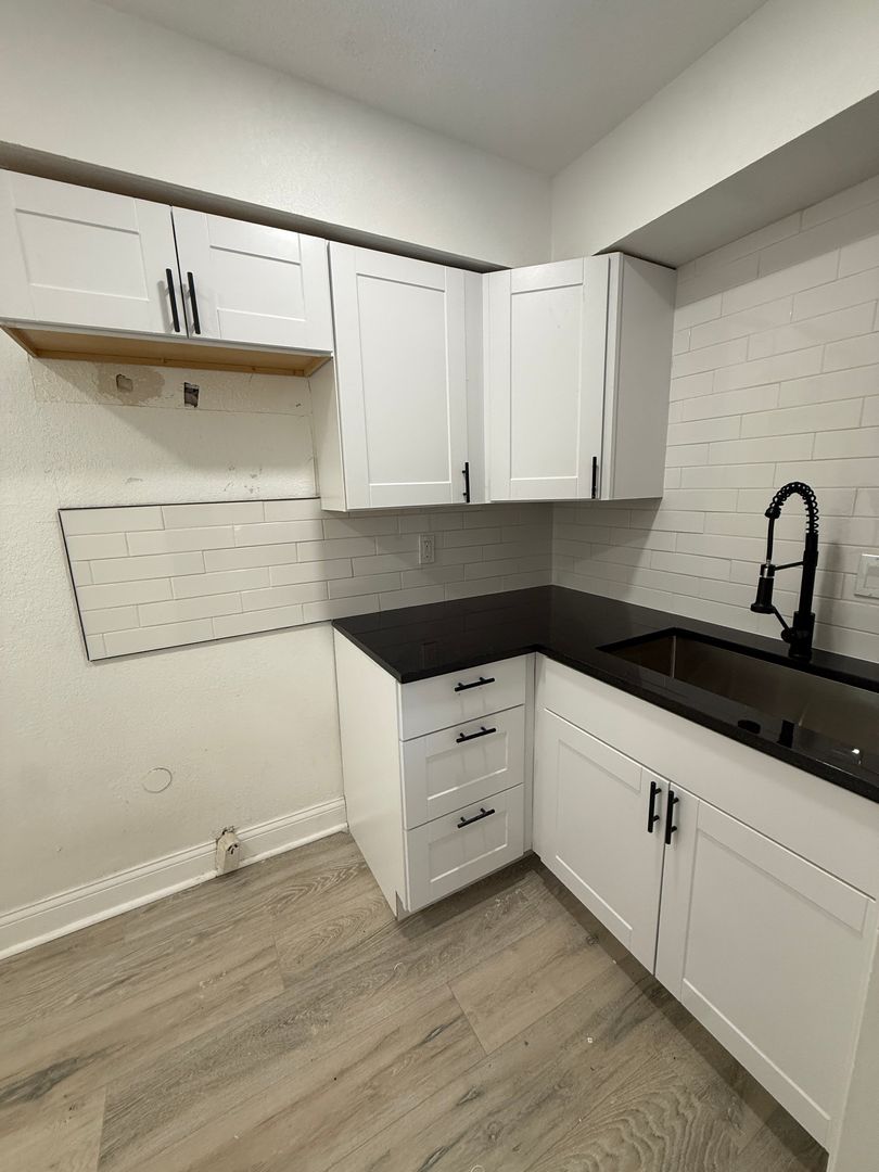 Grandview Apartment: 15411 Barat Ave