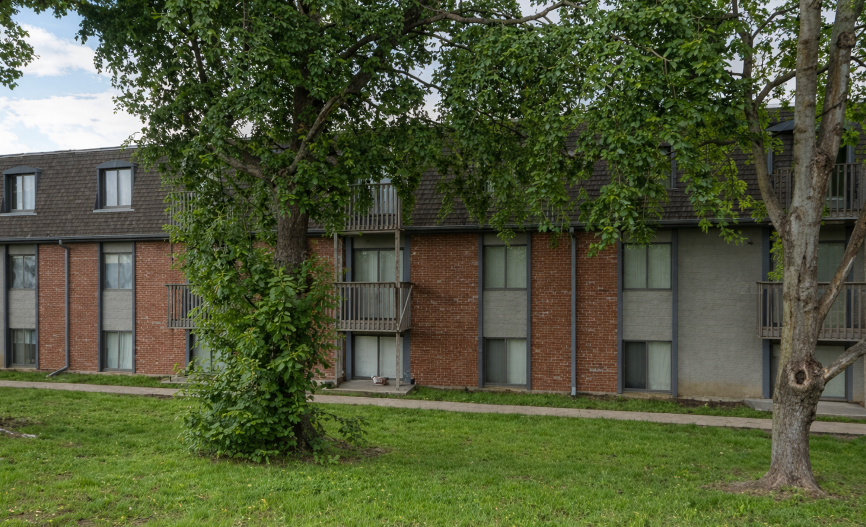 Independence Apartment: 9900 E 36th Street S