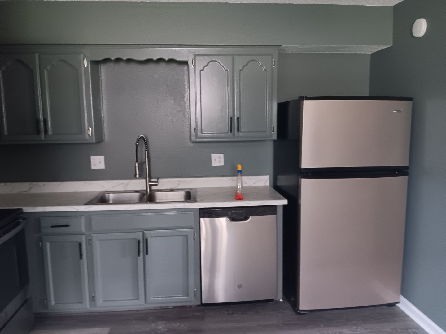 Blue Springs House: 208 NE Cedar Court