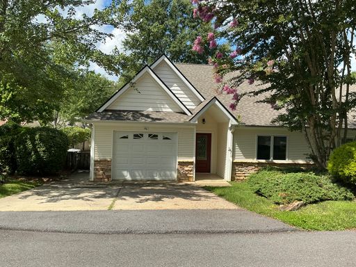 Beautiful Bee Tree Village Townhome with Mountain Views