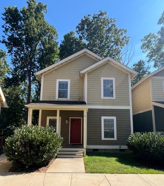 Charming 3-Bedroom Home in Kenilworth Neighborhood – photo 1
