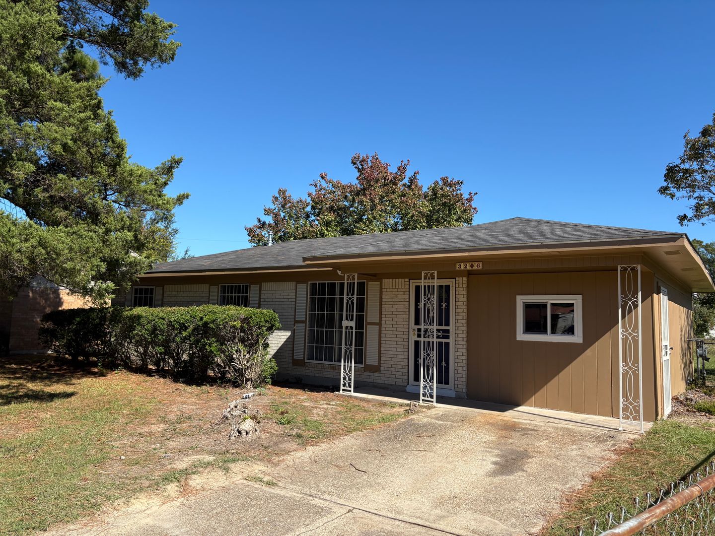 Shreveport House: 3206 Red Bud Ln