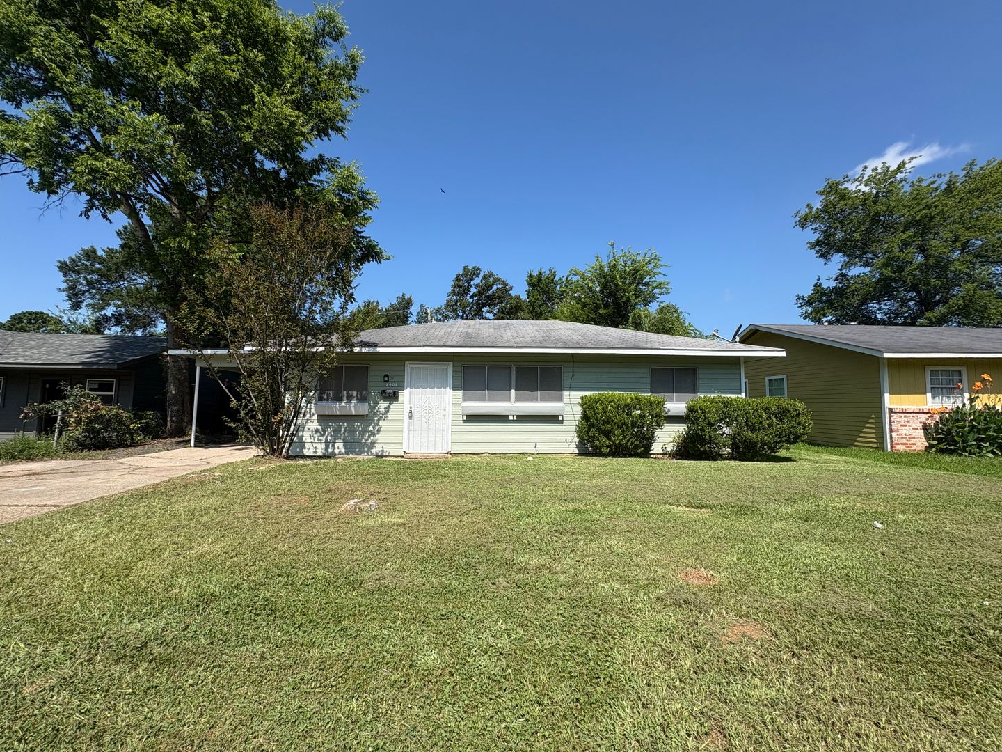 Shreveport House: 8408 David Dr