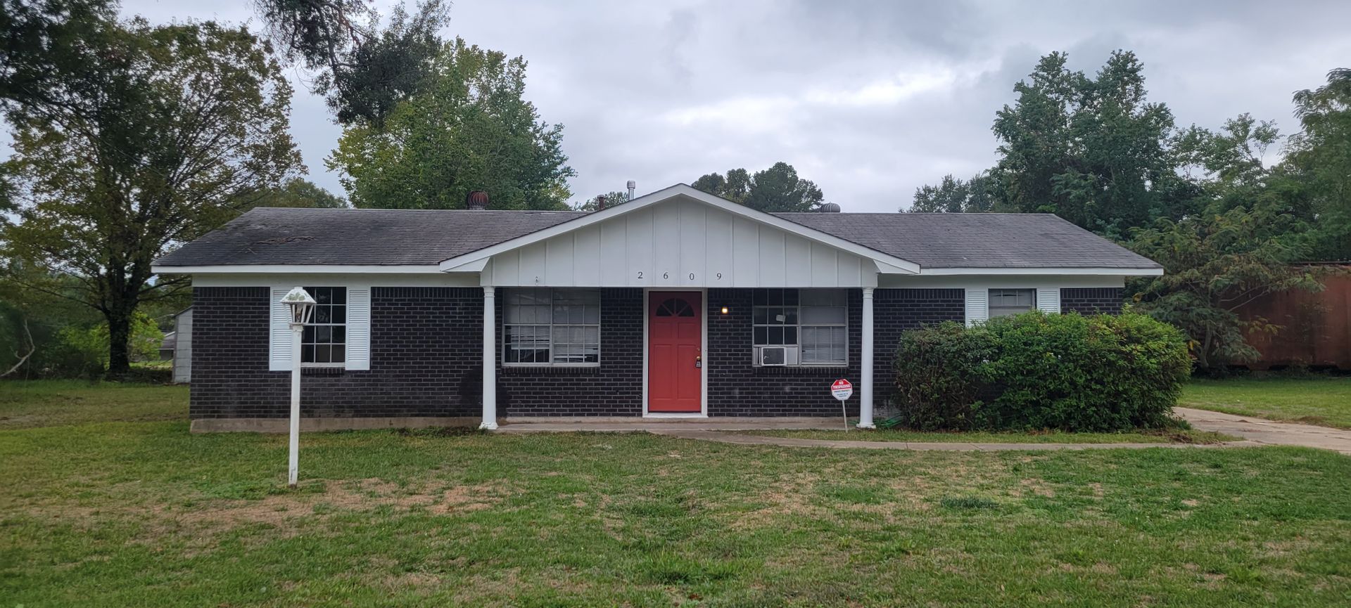 Shreveport House: 2609 Wisteria St