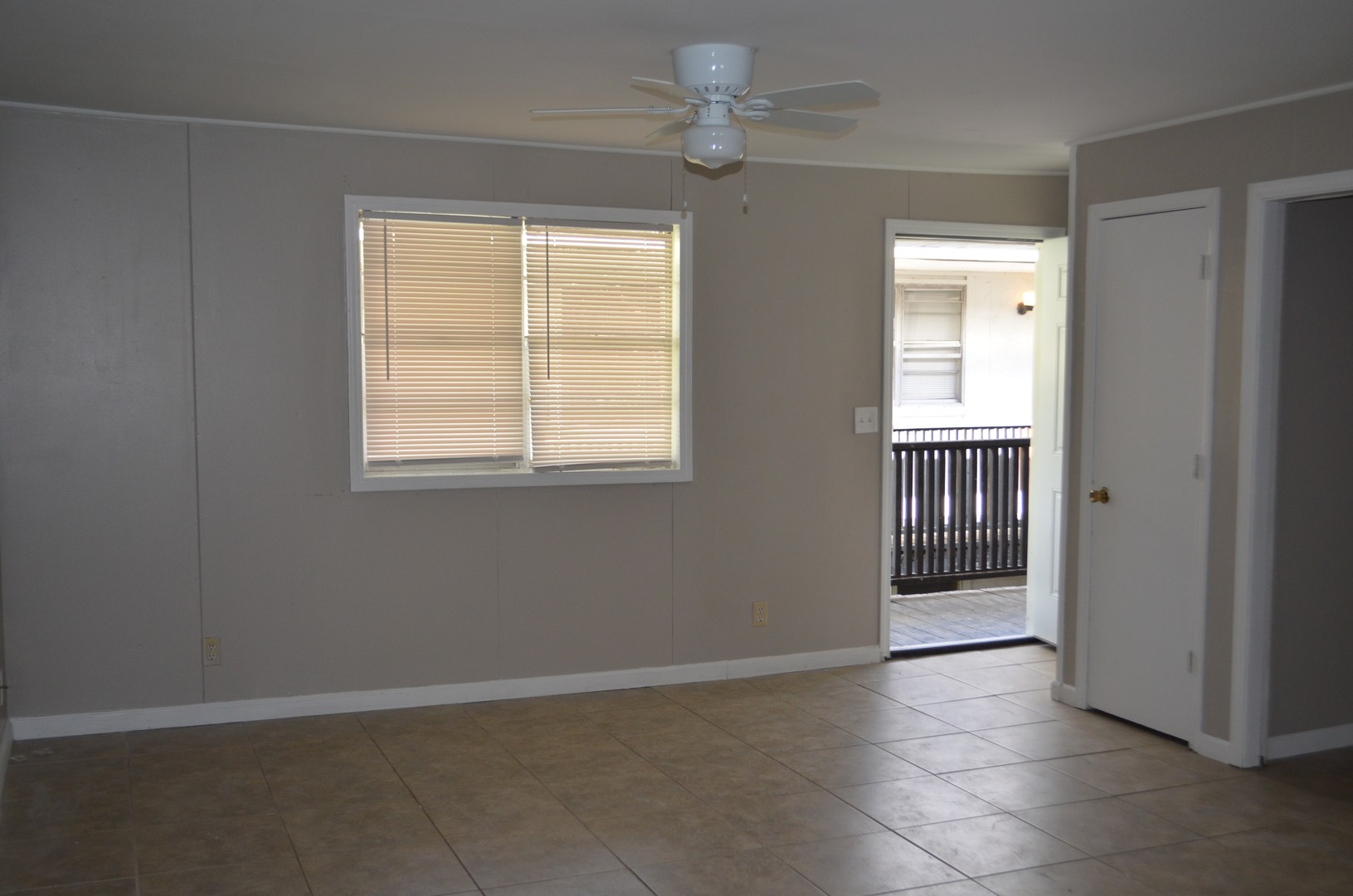 Jefferson City Apartment: 126 Marshall St
