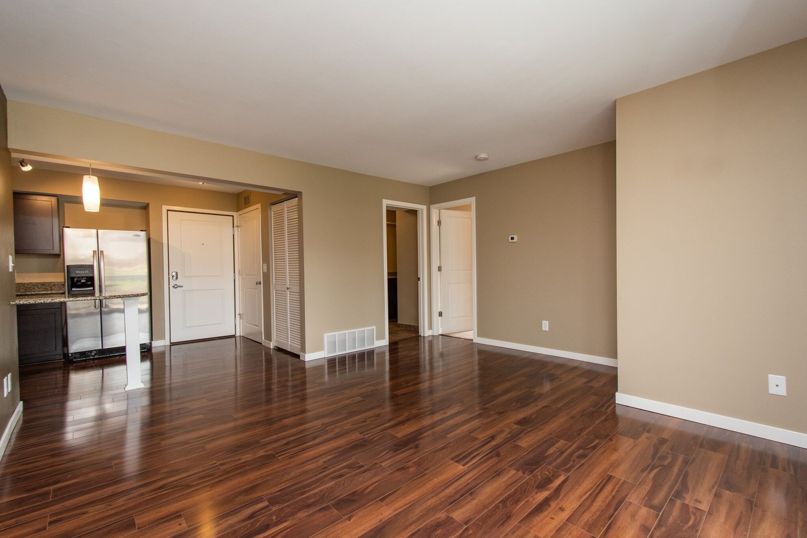 Iowa City Apartment: 1000 Oakcrest Street Units 207 - 312