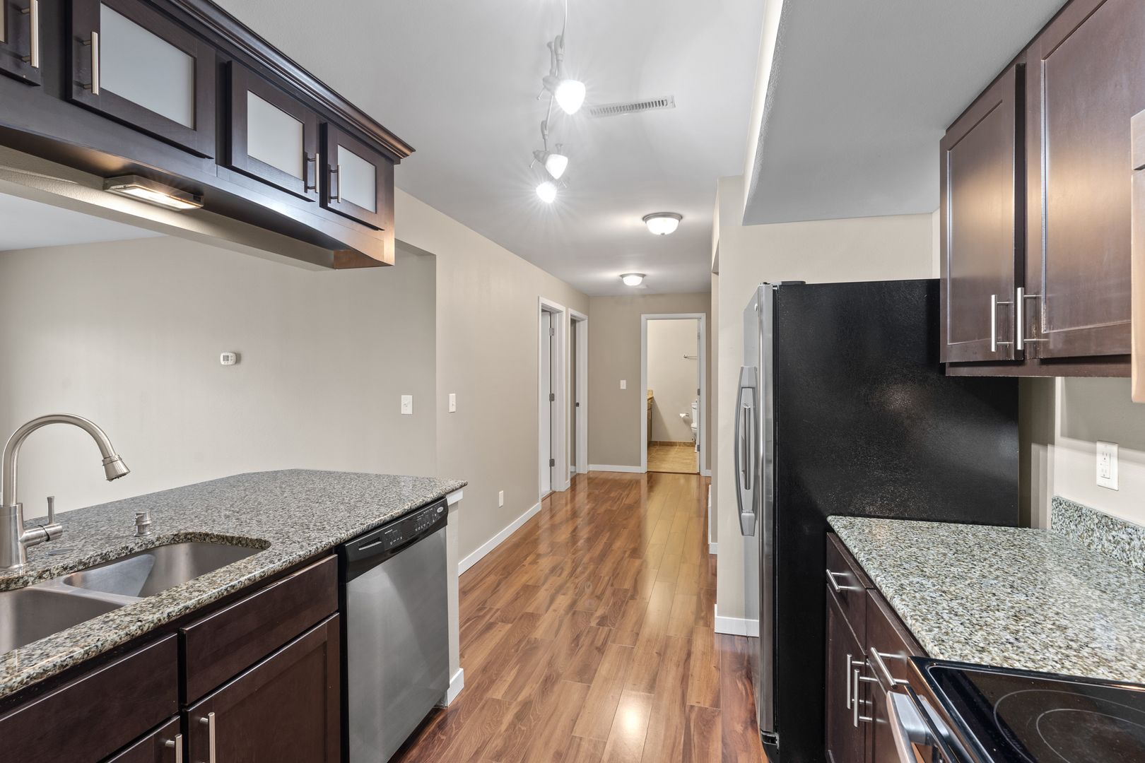 Iowa City Apartment: 1000 Oakcrest Street Units 207 - 312