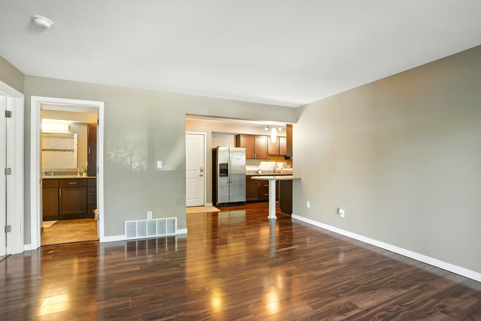 Iowa City Apartment: 1000 Oakcrest Street Units 101 - 206