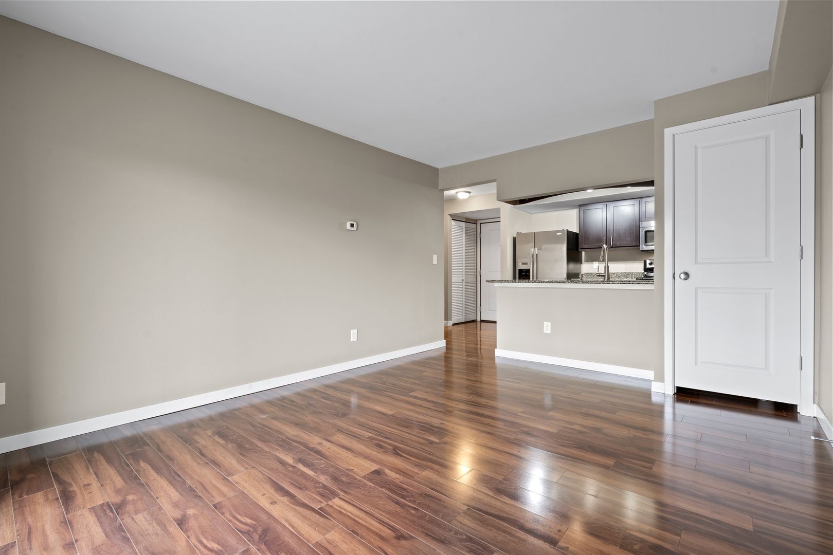 Iowa City Apartment: 1000 Oakcrest Street Units 207 - 312