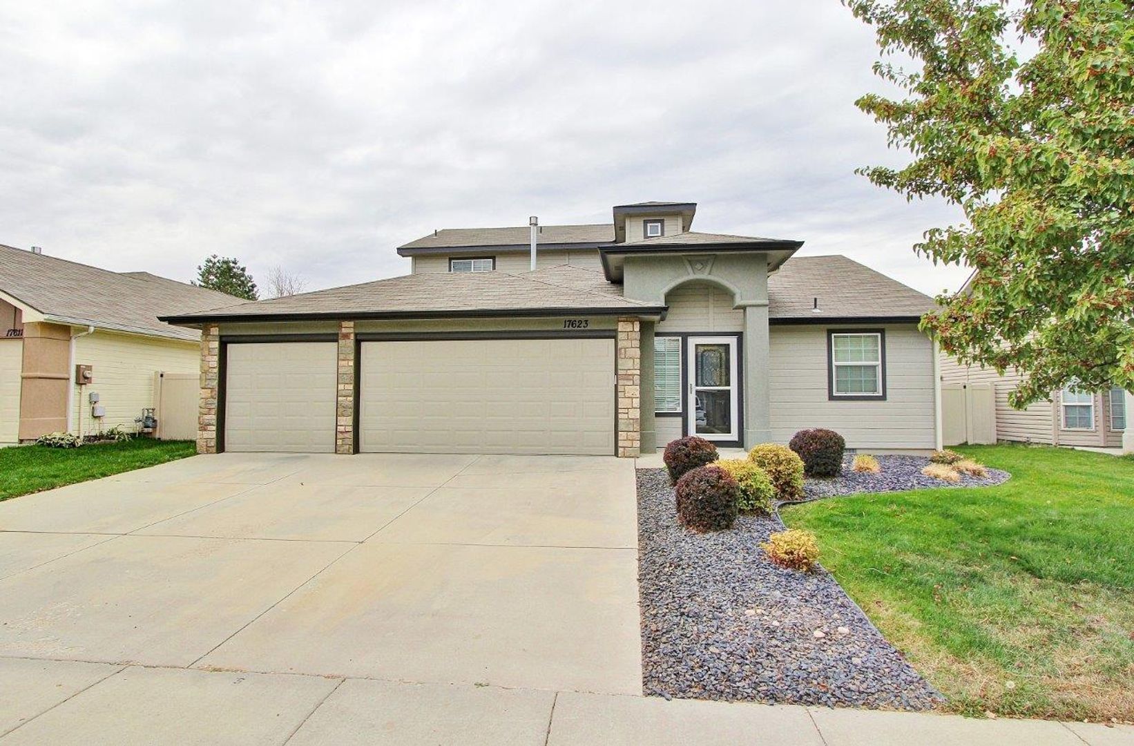 Nampa House: 17623 Dark Zebra Way