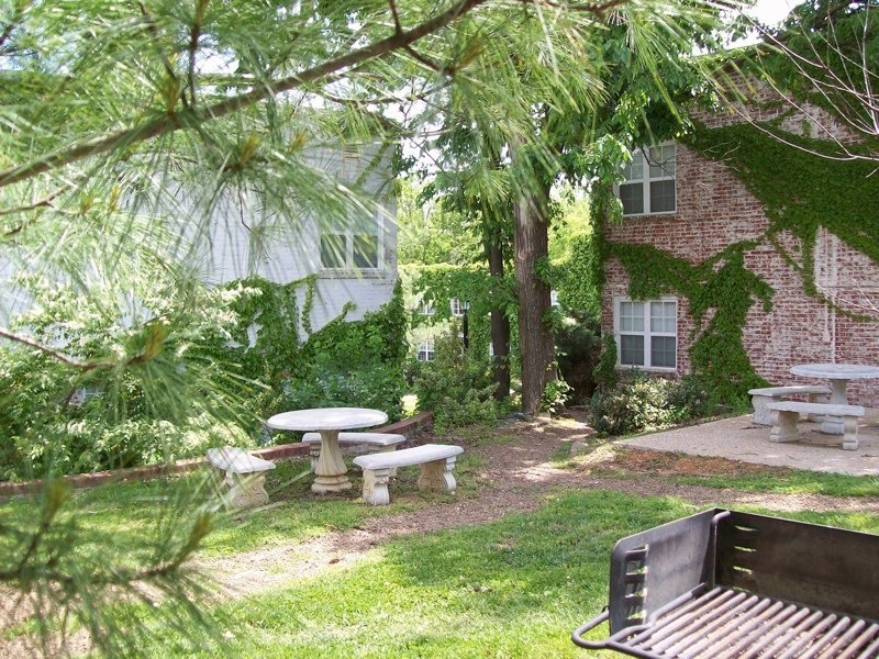 Fayetteville Apartment: 529 N. Whitham Ave.