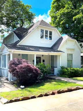 Great Location! Office Avail. 11/1/26 Historic Building off the Fayetteville Square! – photo 1