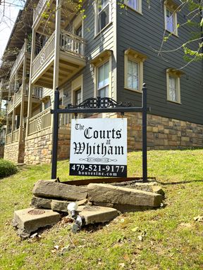 Walk to campus!!! 1Bed/1Bath Apt. Avail. 10/1/26 – photo 1