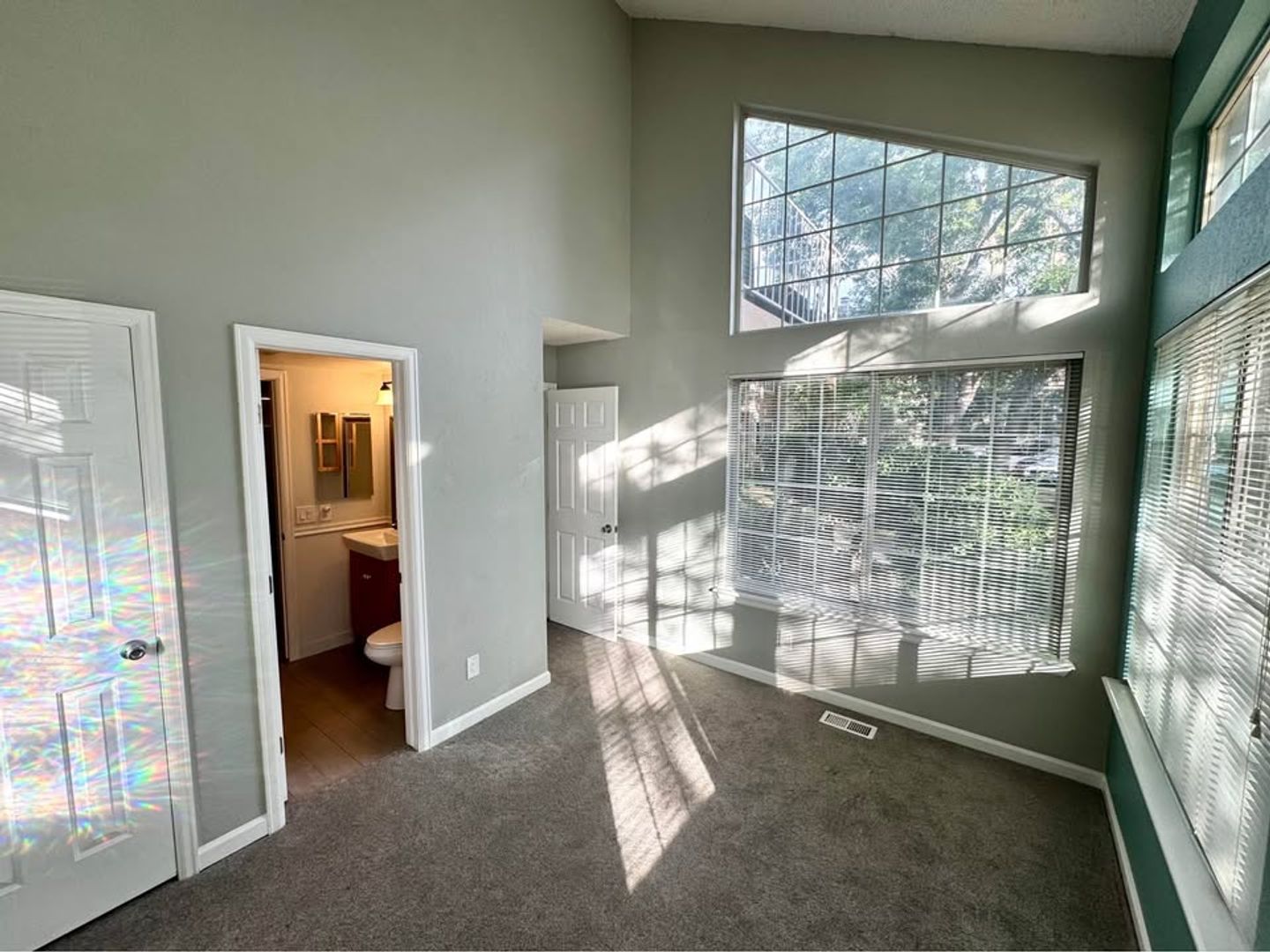 LO-4871 White Rock Circle #G 7 of 12