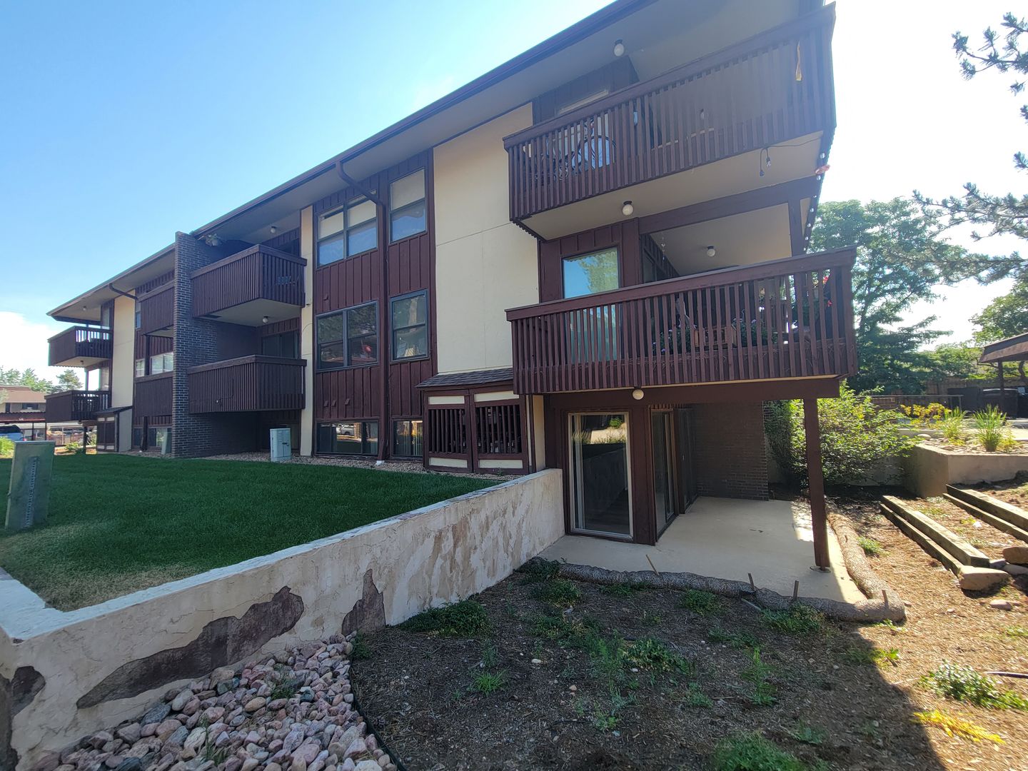 Boulder Condo: 500 Manhattan Drive #D1