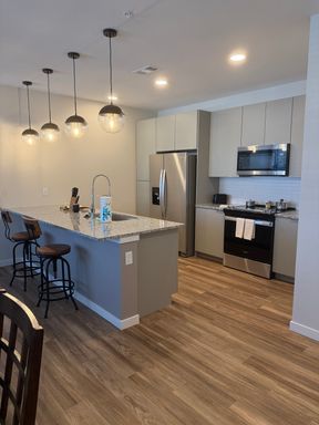 Large Two bedroom, Two Bath Furnished, all Inclusive short to mid term rental. – photo 1