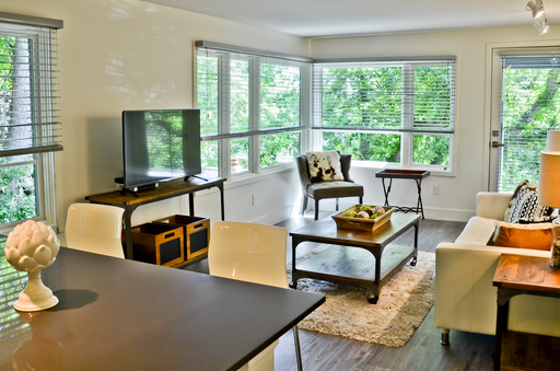 Top Floor Fully Furnished All inclusive lease Two bedroom/One bathroom Loft Downtown Boulder, walk to the Pearl Street Mall. – photo 1
