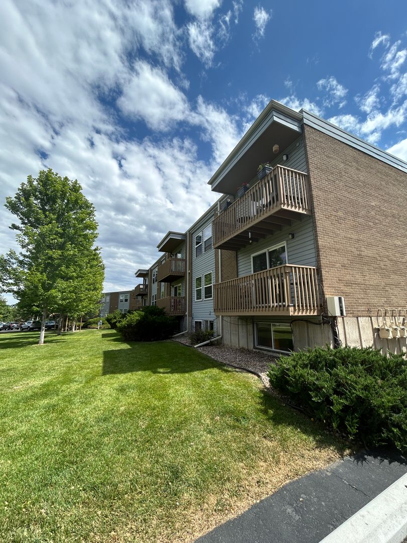 Louisville Condo: 1608 Cottonwood Drive