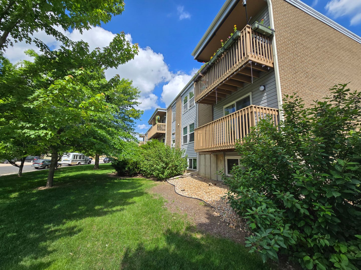 Louisville Condo: 1606 Cottonwood #23