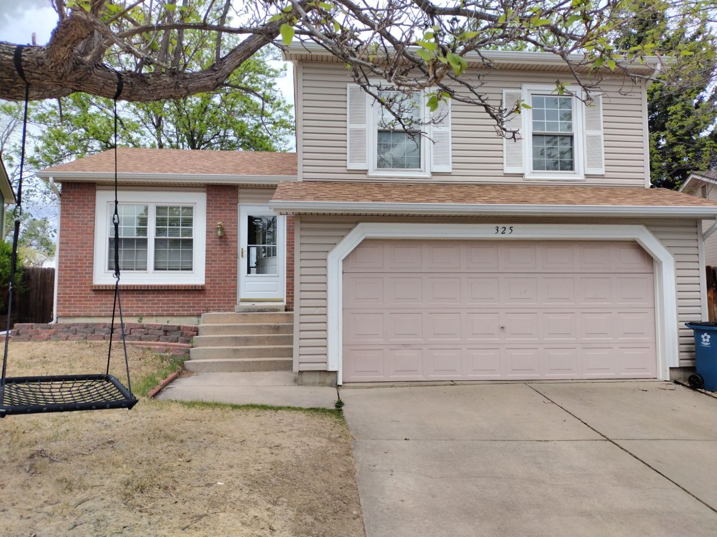 Louisville House: 325 W Eisenhower Drive
