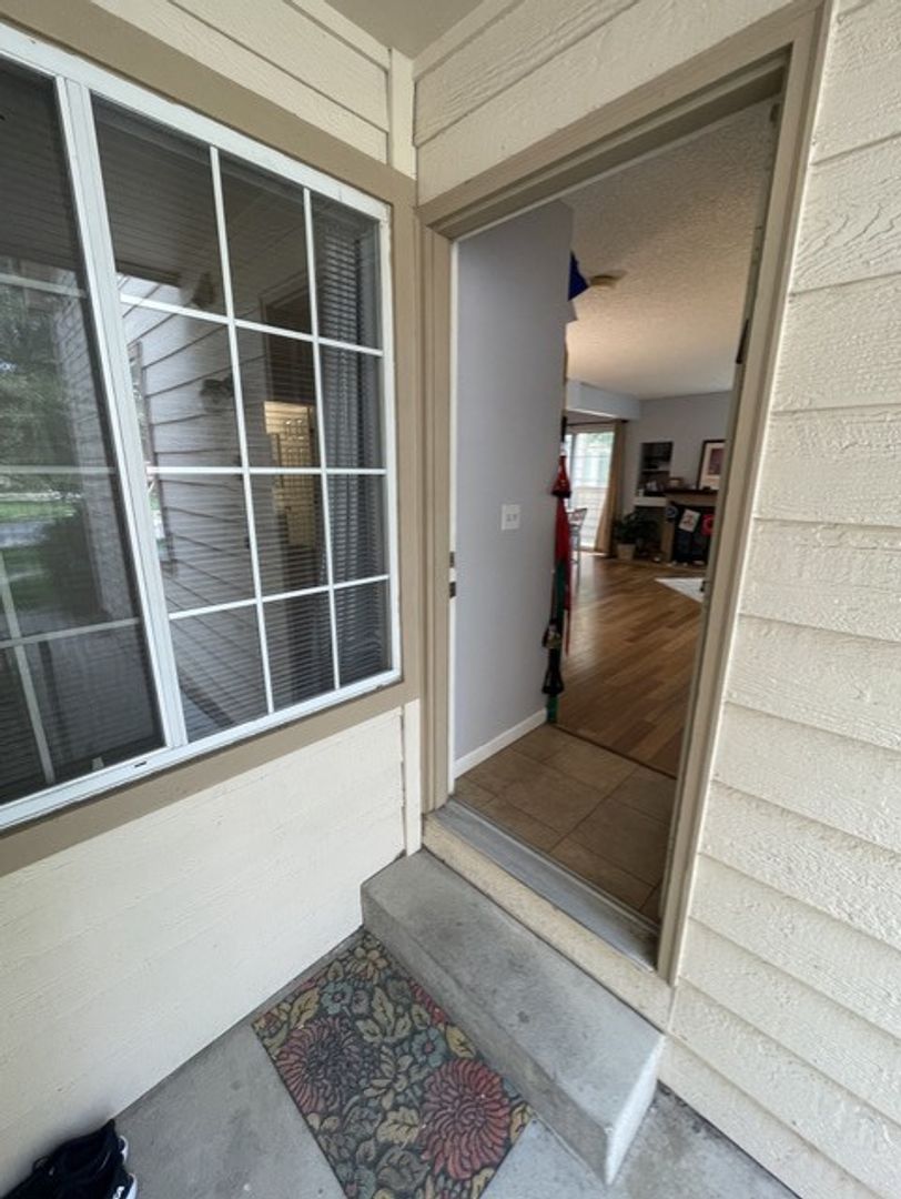 LO-4871 White Rock Circle #G 3 of 12
