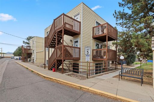 Adorable 2-Bedroom Condo Near Old Town Arvada – photo 1