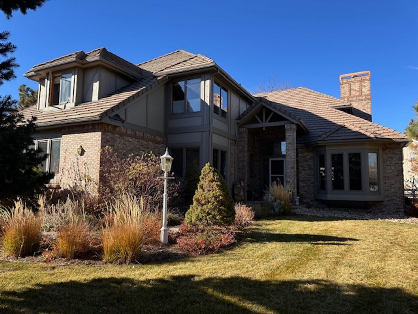 Louisville House: 656 Manorwood Lane S