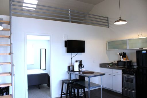 Semester Lease Walk to CU- SHort term-Mid Term- Furnished Loft Style Apartment, All-Inclusive, Flexible Lease Terms. – photo 1