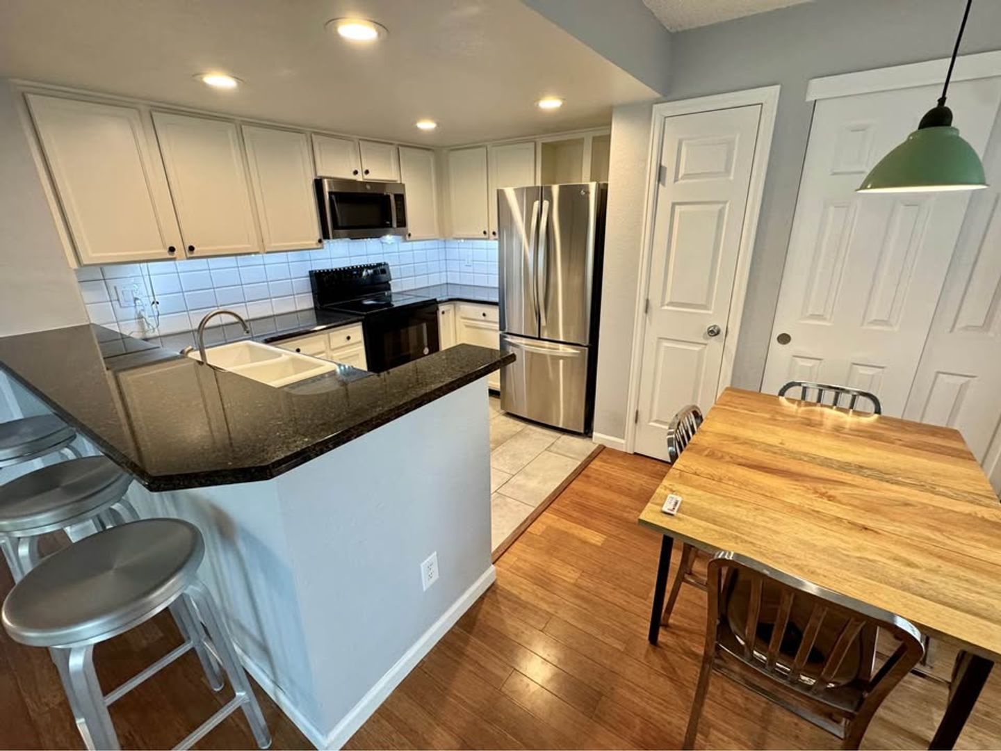 LO-4871 White Rock Circle #G 5 of 12