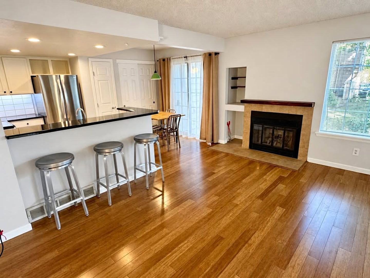 LO-4871 White Rock Circle #G 1 of 12