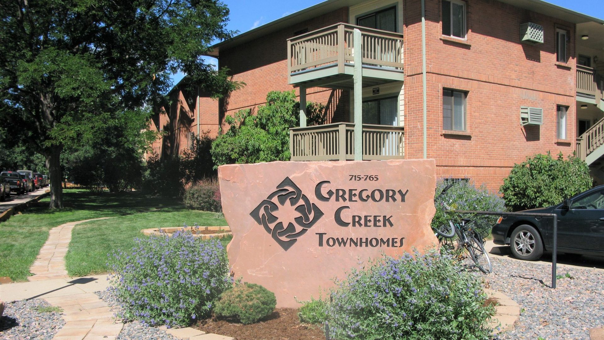 Boulder Townhome: 735 Arapahoe Ave