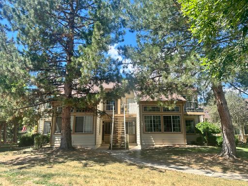 Charming 2 Bedroom Condo in Boulder's Powderhorn Community – photo 1