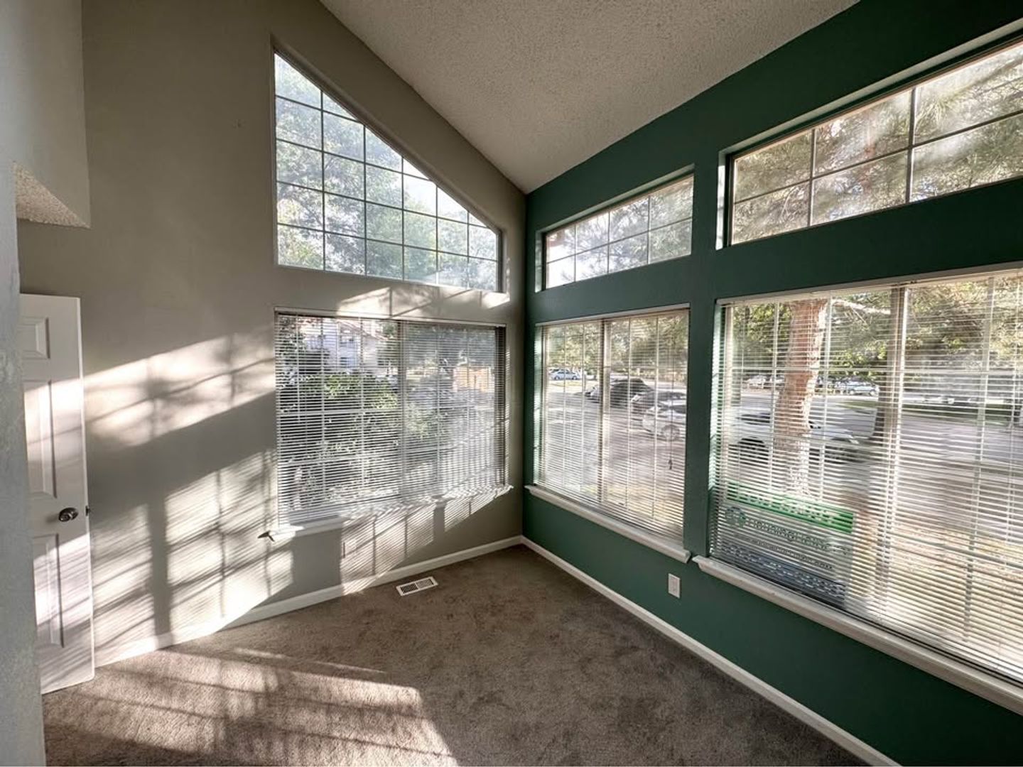 LO-4871 White Rock Circle #G 2 of 12