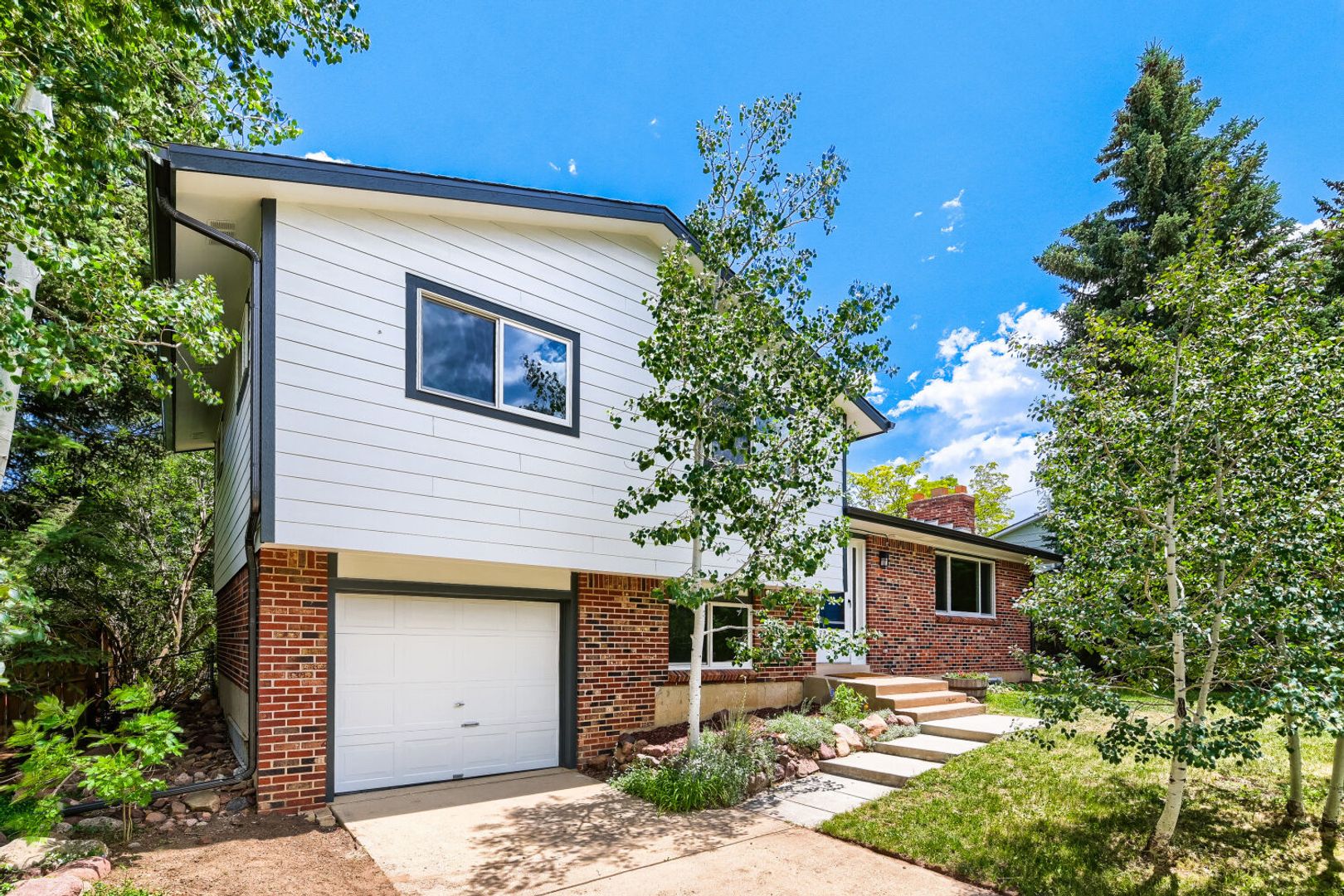 Boulder House: 1290 Judson Dr.