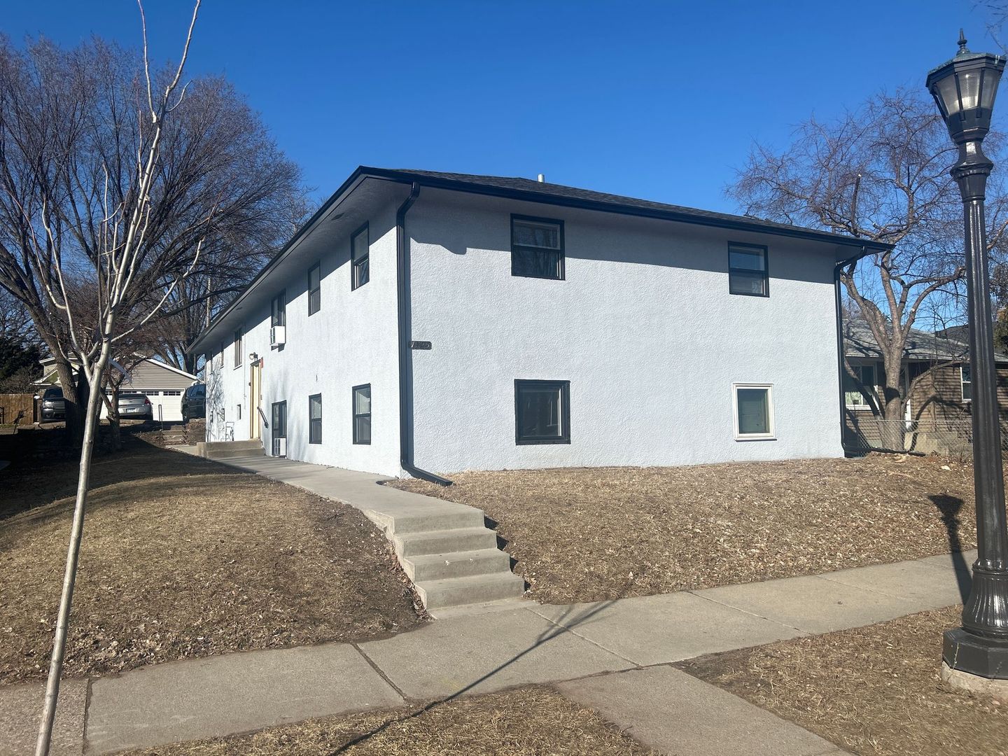 Saint Paul Apartment: 1737 Thomas Ave W
