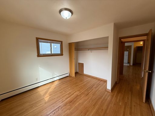 Top Floor 1BR with Hardwood Floors – Across from St. Kate’s – photo 1