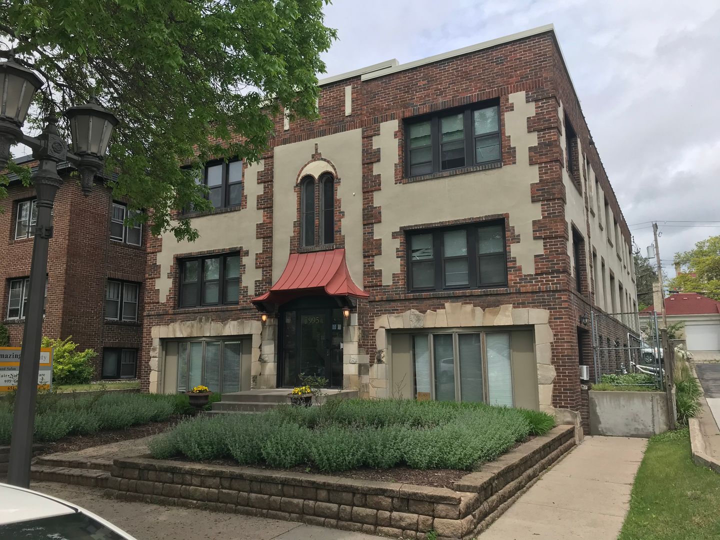 Saint Paul Apartment: 995 Grand Ave