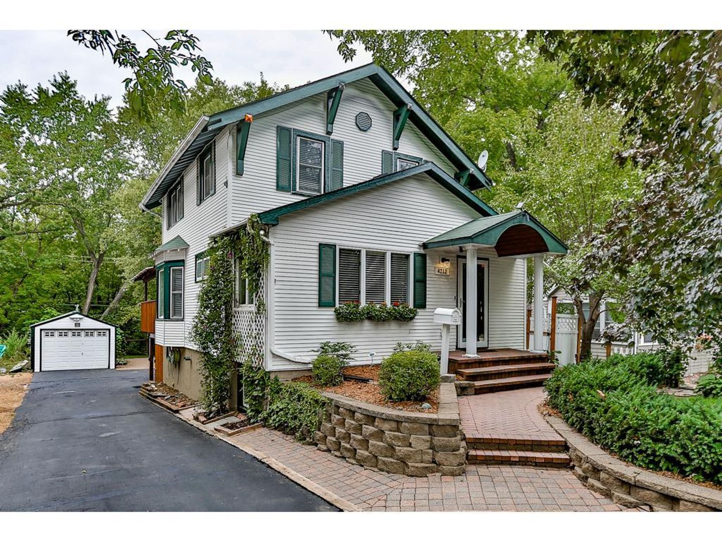 Edina House: 4212 France Ave S