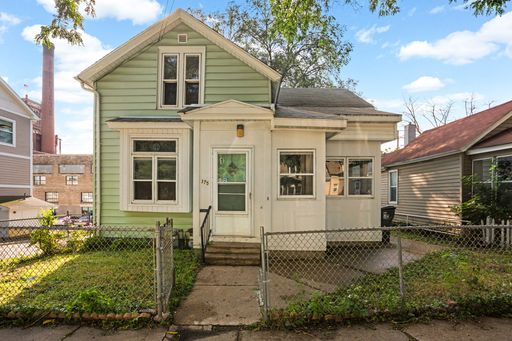 Charming 1 BR/1 BA Lower Level Duplex in a Great St. Paul Neighborhood! – photo 1