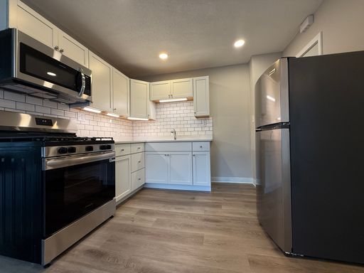 Stunning 1 Bedroom 1 Bathroom Located off of Randolph Ave! Come See Today! – photo 1