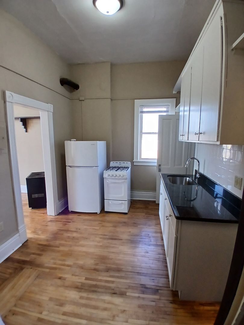 Saint Paul Apartment: 937 University Ave. West