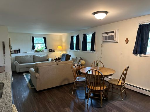 Renovated 1 Bedroom Apartment In Newport