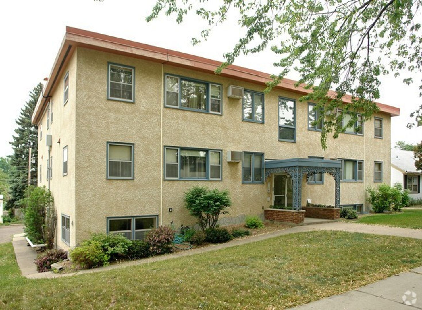 Saint Paul Apartment: 996 Van Buren Ave