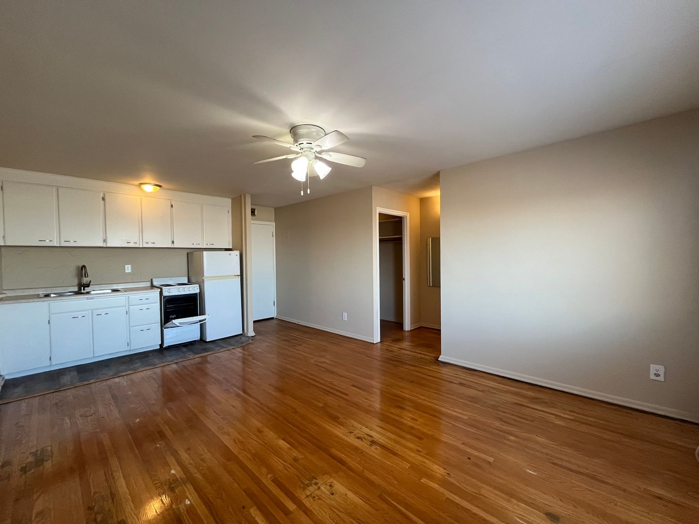 Saint Paul Apartment: 1936 Ford Parkway