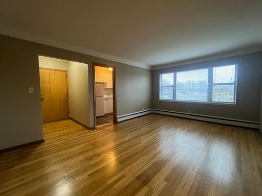 Updated 1 bedroom in Heart of Highland Neighborhood! Owner pays Water/Sewer, Heat, Lawn and Snow Care! – photo 1